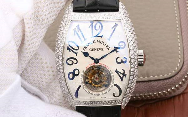 法穆兰潜水手表选购指南(了解不同型号的特点与适用场景)(图) 法穆兰潜水手表选购指南(了解不同型号的特点与适用场景)(图)