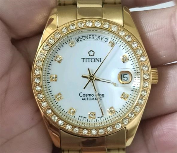 梅花手表表蒙意外破裂？紧急处理指南在这里（图）