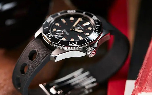 泰格豪雅手表发条损坏解决方法（专业维修技巧与注意事项）（图）